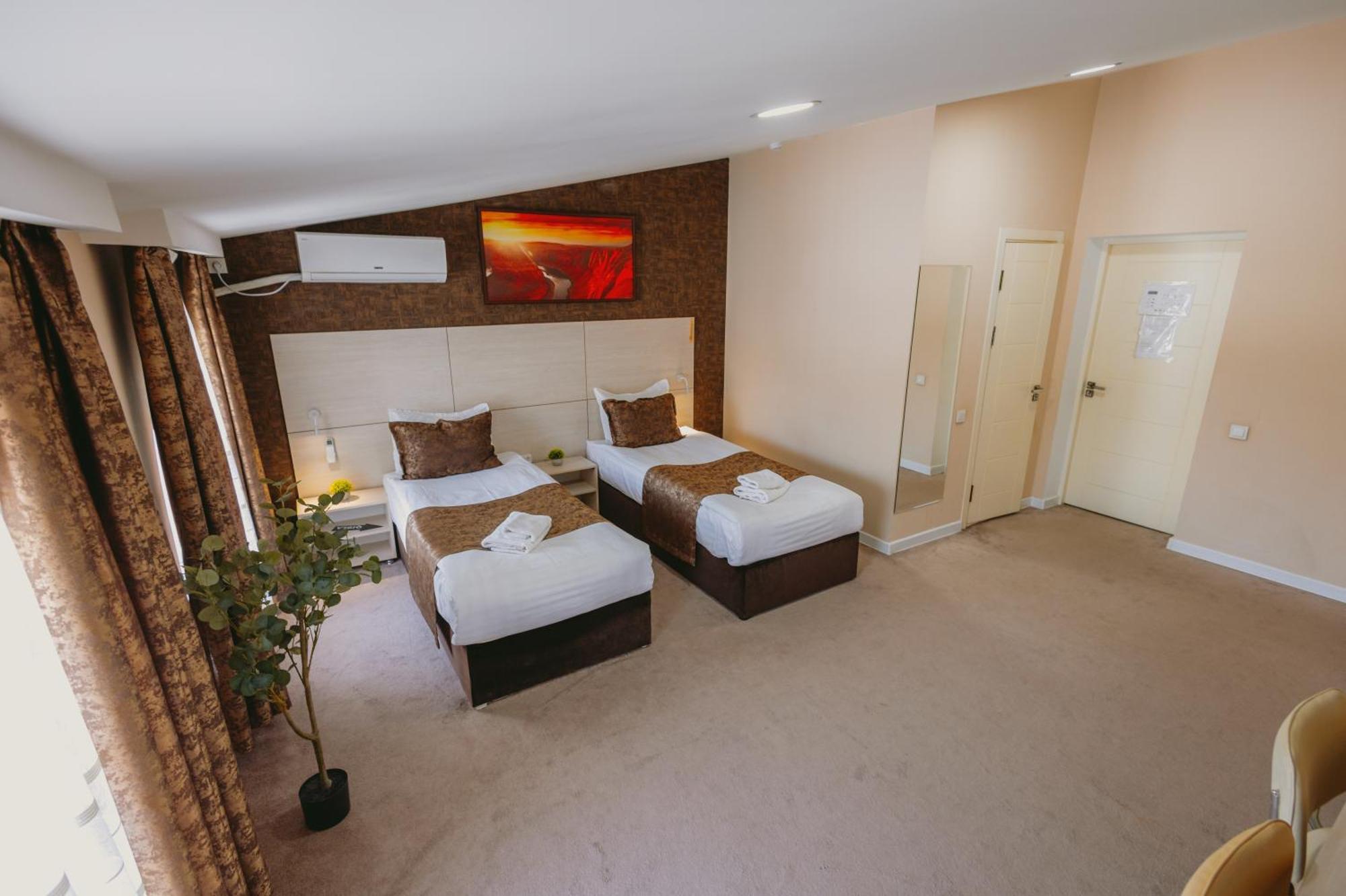 City Hotel Tashkent Luaran gambar