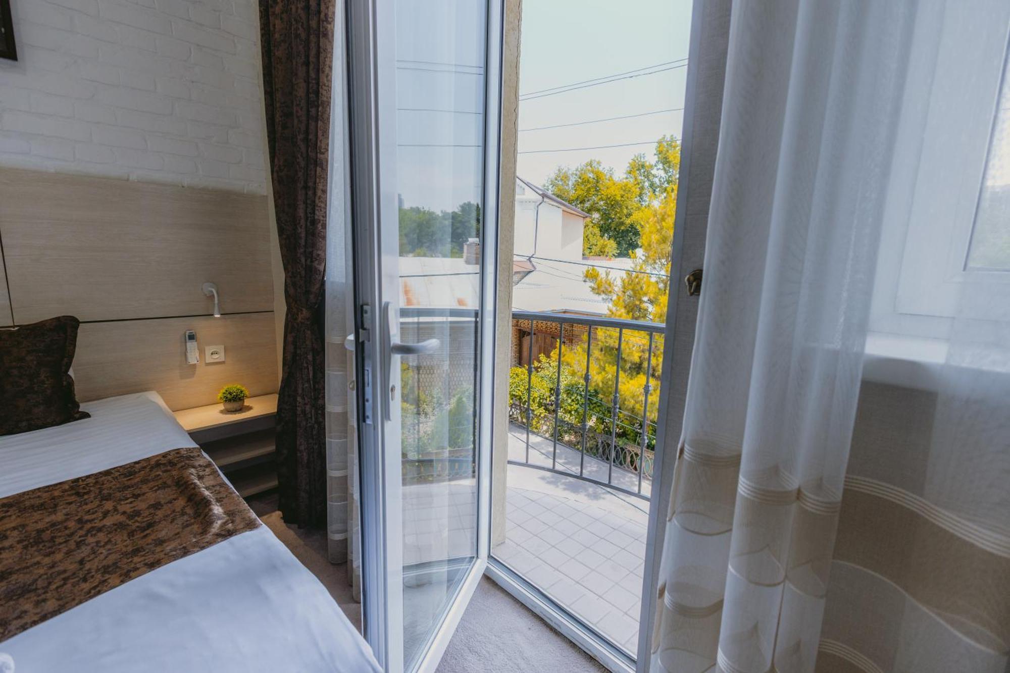 City Hotel Tashkent Luaran gambar